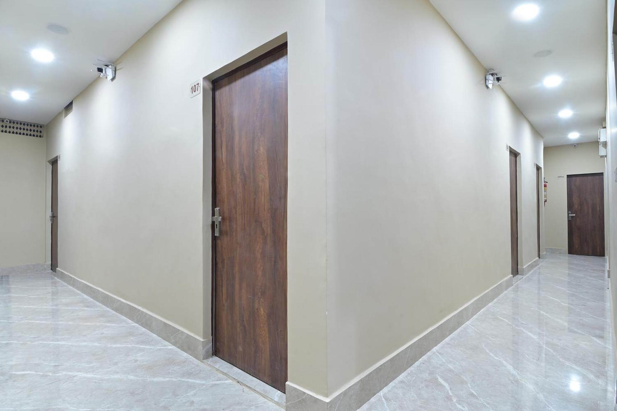 Chowdhry Tourist Lodge - New Delhi Railway Station - 2 Minutes Walk المظهر الخارجي الصورة