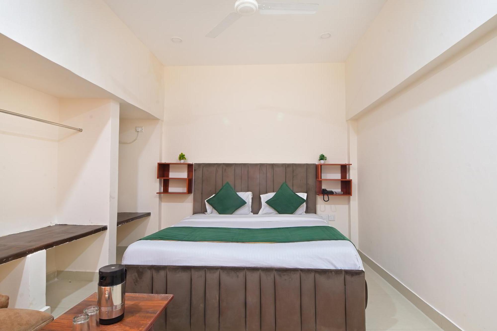 Chowdhry Tourist Lodge - New Delhi Railway Station - 2 Minutes Walk المظهر الخارجي الصورة