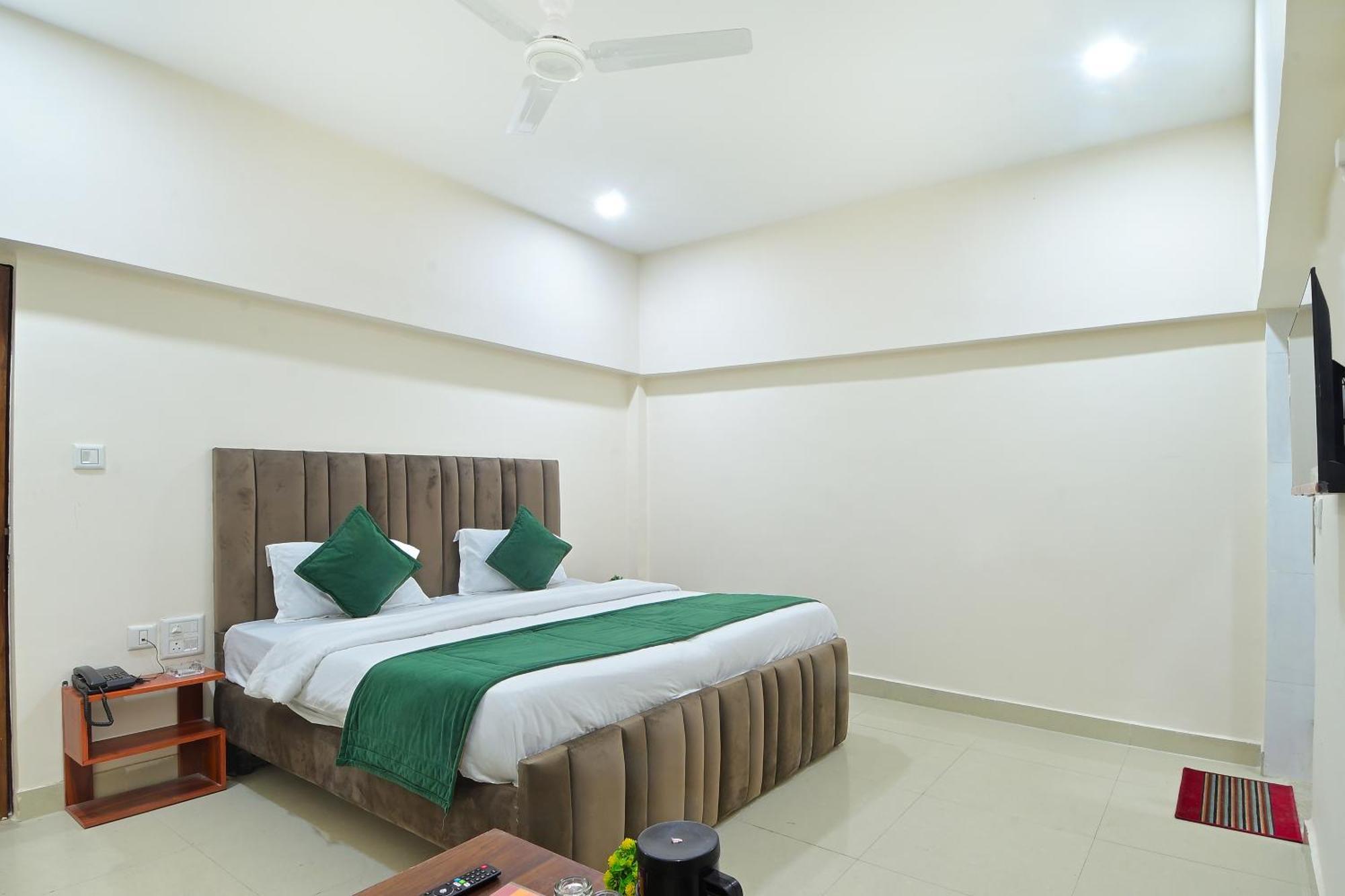 Chowdhry Tourist Lodge - New Delhi Railway Station - 2 Minutes Walk المظهر الخارجي الصورة